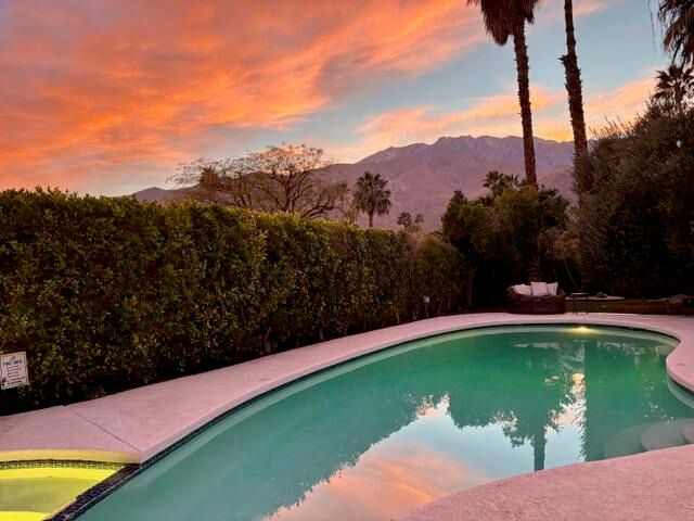 1385 E Via Escuela, Palm Springs, CA 92262