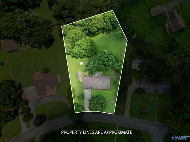 240 Dee Ann Road, Trinity, AL 35673