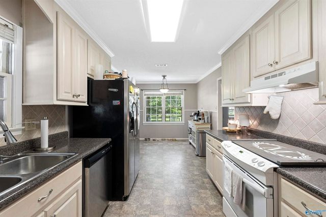 240 Dee Ann Road, Trinity, AL 35673