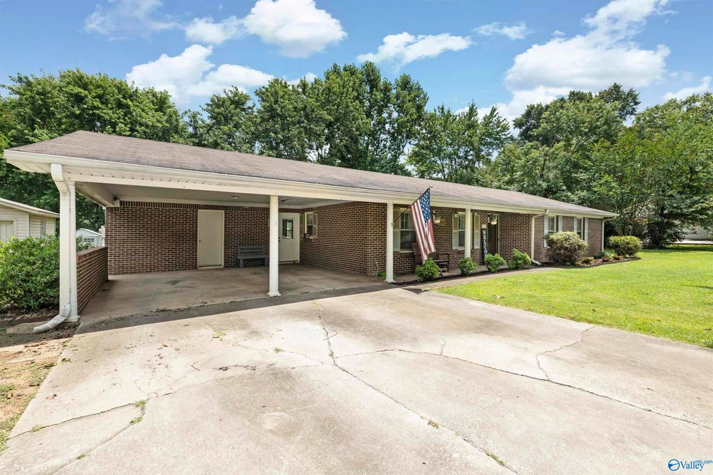 240 Dee Ann Road, Trinity, AL 35673