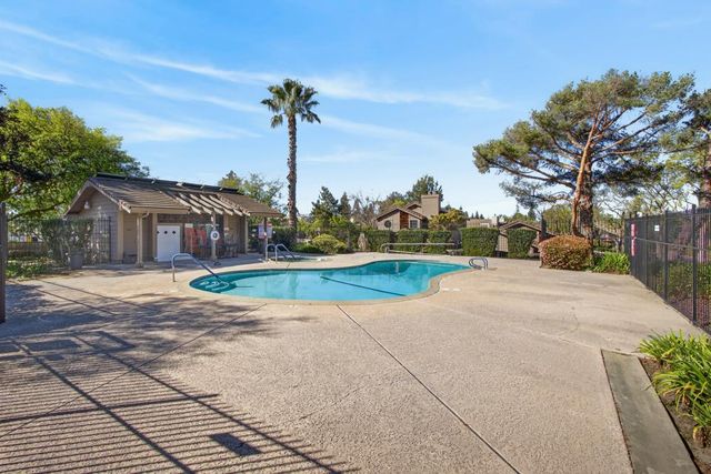 8112 Red Sherry Ln, Fair Oaks, CA 95628