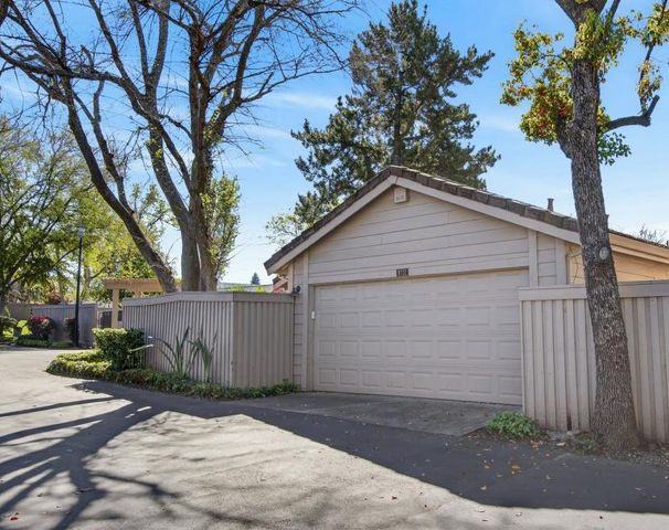 8112 Red Sherry Ln, Fair Oaks, CA 95628