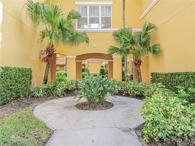 5045 Fairways Circle D101, Vero Beach, FL 32967