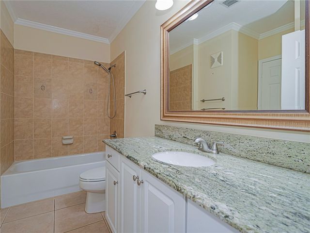 5045 Fairways Circle D101, Vero Beach, FL 32967