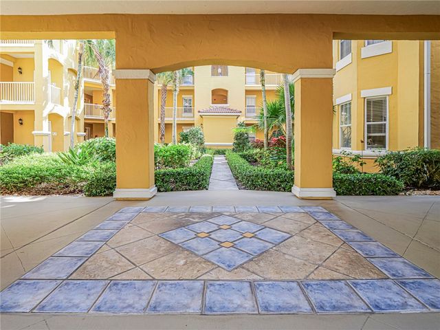5045 Fairways Circle D101, Vero Beach, FL 32967