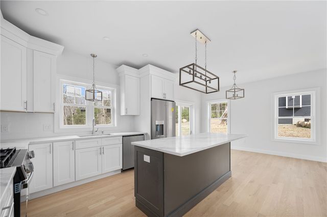 350 Nooseneck Hill Road, Richmond, RI 02812