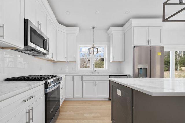 350 Nooseneck Hill Road, Richmond, RI 02812