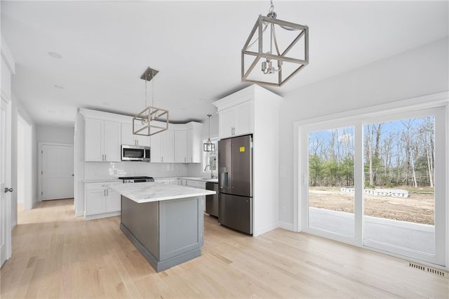 350 Nooseneck Hill Road, Richmond, RI 02812