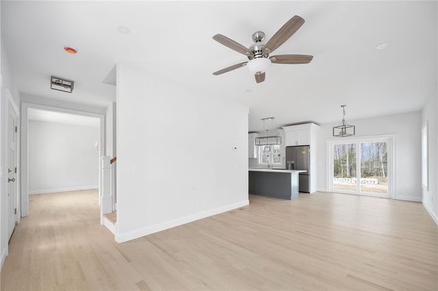 350 Nooseneck Hill Road, Richmond, RI 02812