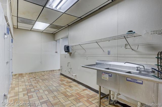 21559 Grand River Avenue, Detroit, MI 48219