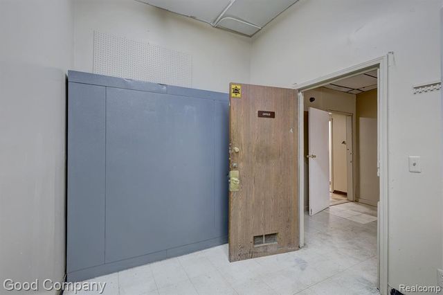 21559 Grand River Avenue, Detroit, MI 48219