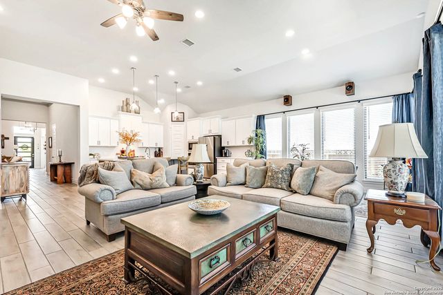 1820 durham, Bulverde, TX 78163