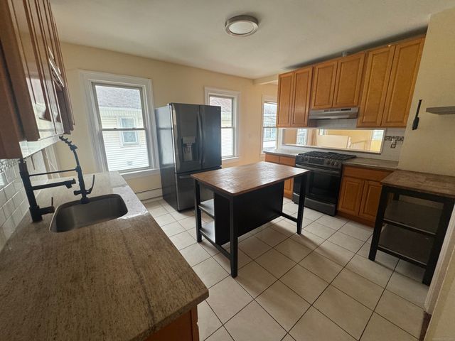 190 Whitney Avenue 2nd floor, Bridgeport, CT 06606