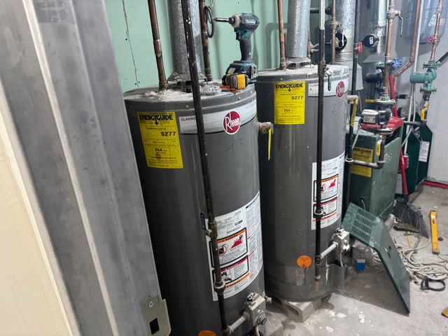 190 Whitney Avenue 2nd floor, Bridgeport, CT 06606