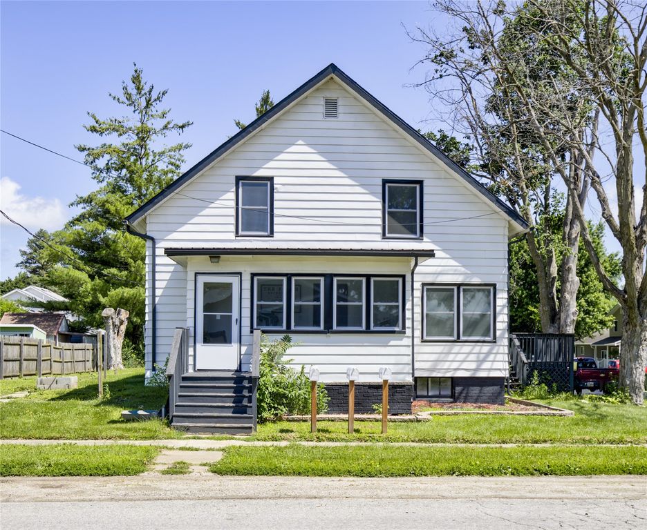 215 E Ninth Street, Madrid, IA 50156