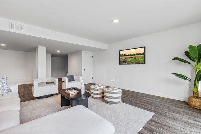 25 Barker Street 406, Mount Kisco, NY 10549