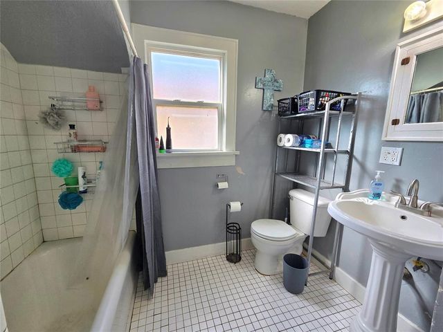 906 S Rock Island Avenue, El Reno, OK 73036