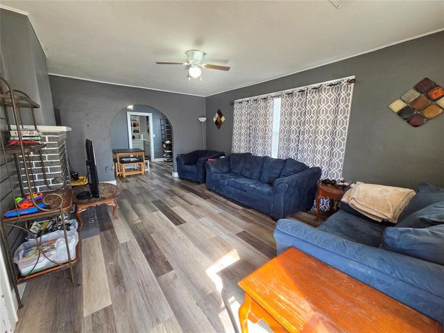 906 S Rock Island Avenue, El Reno, OK 73036