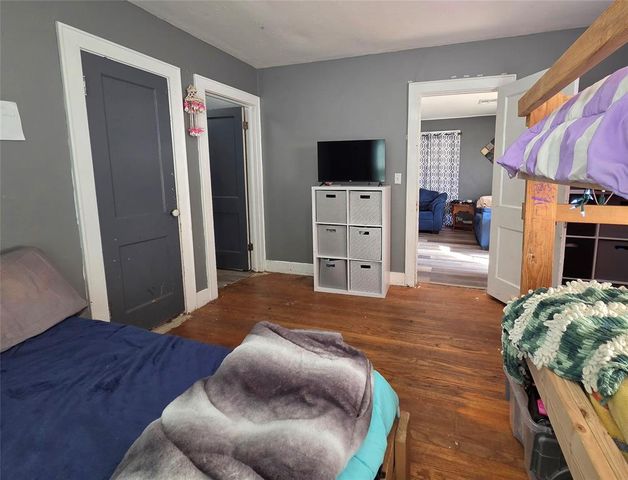906 S Rock Island Avenue, El Reno, OK 73036