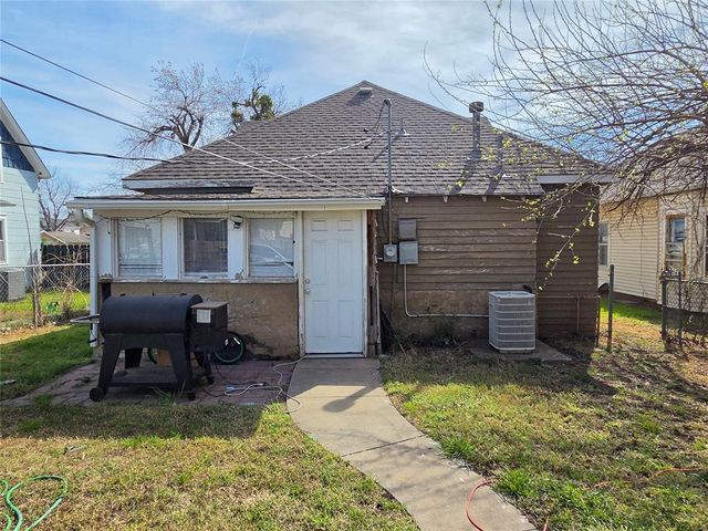 906 S Rock Island Avenue, El Reno, OK 73036