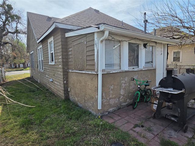 906 S Rock Island Avenue, El Reno, OK 73036