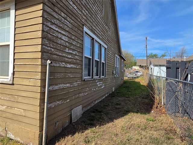 906 S Rock Island Avenue, El Reno, OK 73036