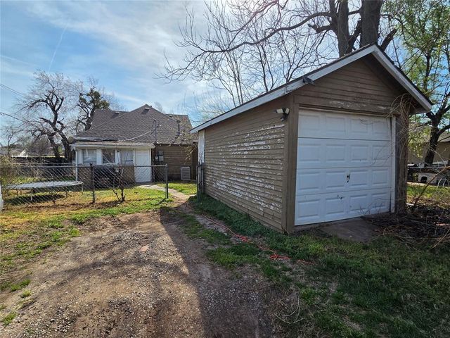 906 S Rock Island Avenue, El Reno, OK 73036