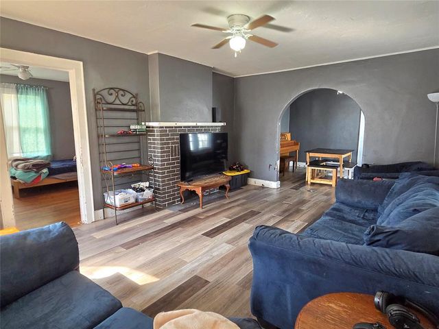 906 S Rock Island Avenue, El Reno, OK 73036