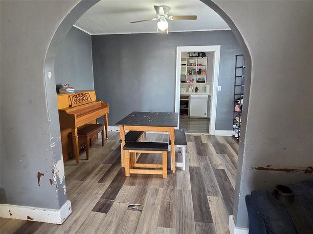 906 S Rock Island Avenue, El Reno, OK 73036