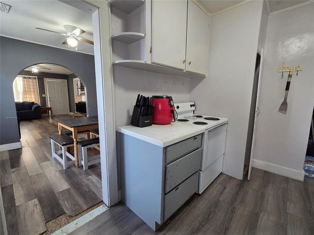 906 S Rock Island Avenue, El Reno, OK 73036