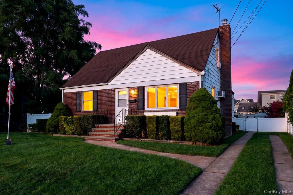 2357 Atlantic Boulevard, Wantagh, NY 11793 — exterior