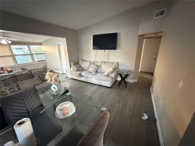 354 NE 173rd St, North Miami Beach, FL 33162