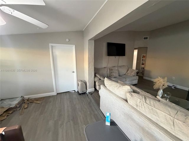 354 NE 173rd St, North Miami Beach, FL 33162