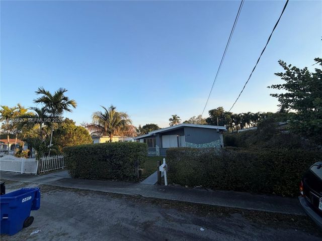354 NE 173rd St, North Miami Beach, FL 33162