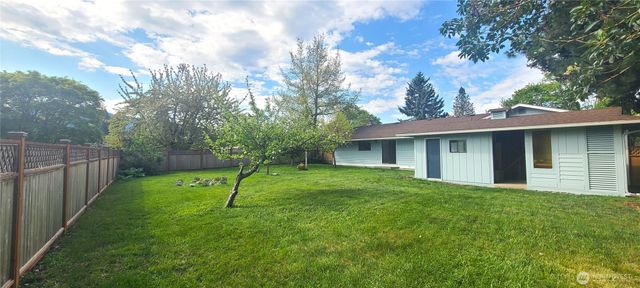 243 Dungeness Meadows, Sequim, WA 98382