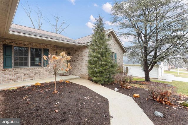 7010 FAIRWAY OAKS, Fayetteville, PA 17222