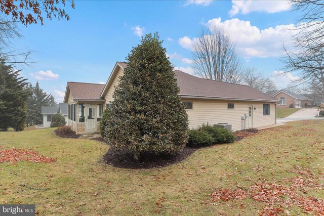 7010 FAIRWAY OAKS, Fayetteville, PA 17222