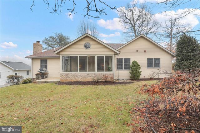 7010 FAIRWAY OAKS, Fayetteville, PA 17222