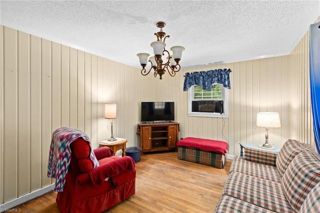 1129 Ziglar Road, Winston-salem, NC 27105
