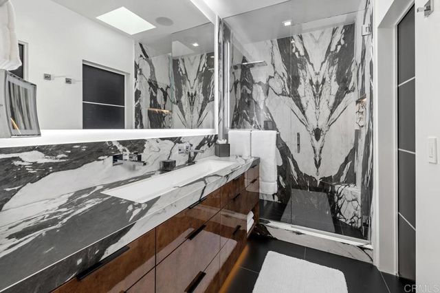 5560 Moonlight Lane, La Jolla, CA 92037