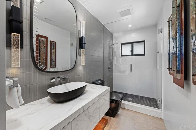 5560 Moonlight Lane, La Jolla, CA 92037