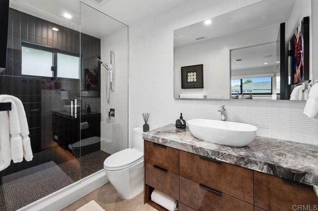 5560 Moonlight Lane, La Jolla, CA 92037