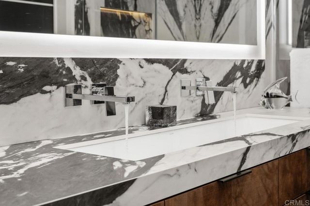 5560 Moonlight Lane, La Jolla, CA 92037