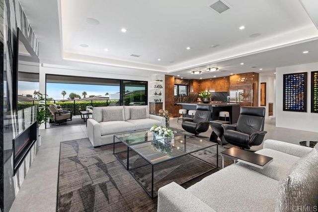 5560 Moonlight Lane, La Jolla, CA 92037