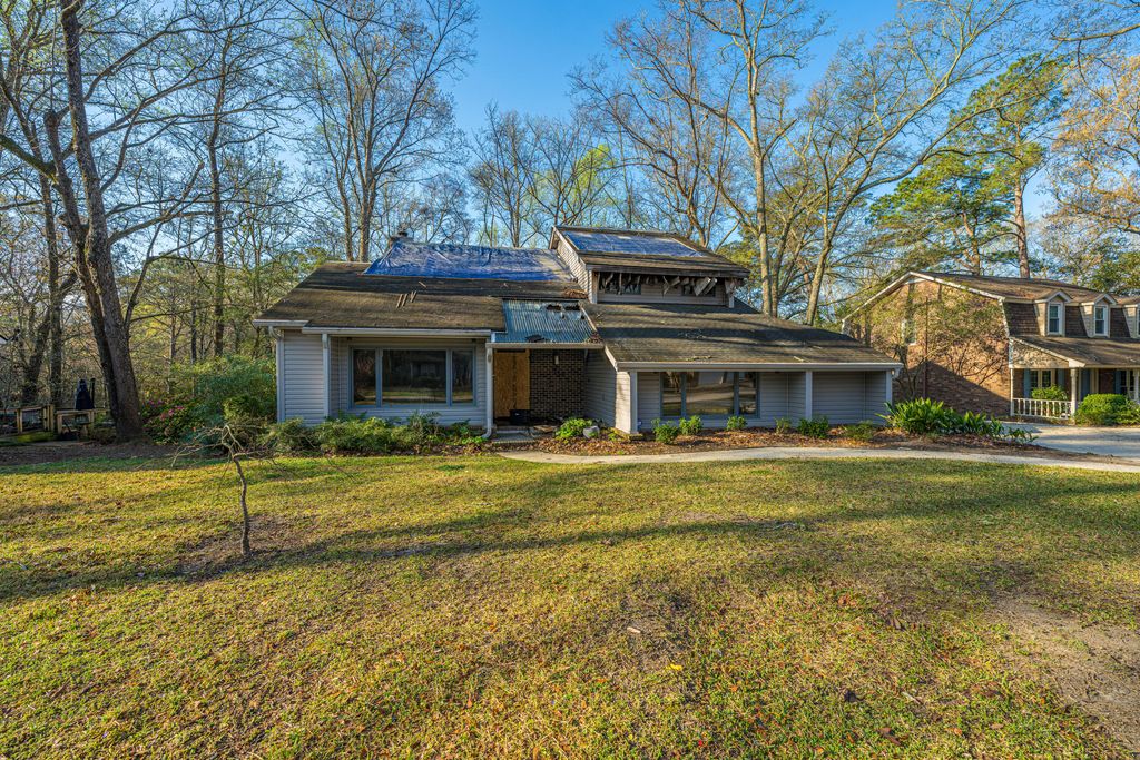 Image 10 of property listing at 113 Hampton Drive, Summerville, SC 29485