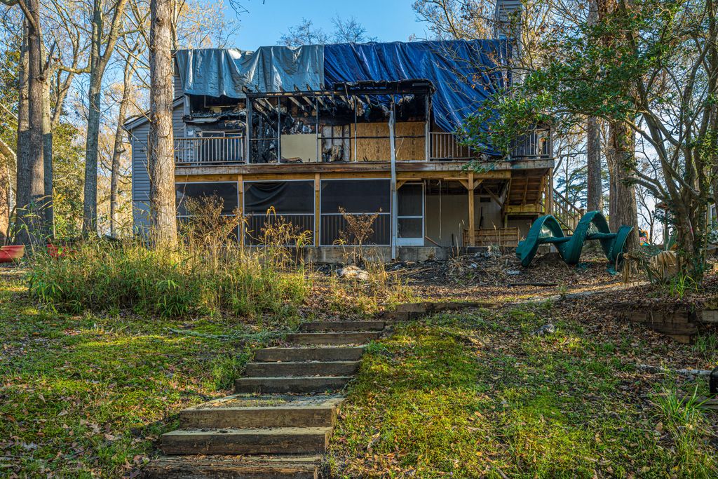 Image 12 of property listing at 113 Hampton Drive, Summerville, SC 29485