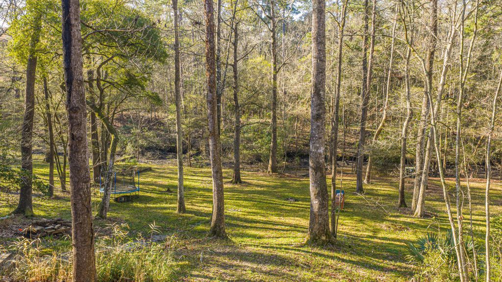 Image 3 of property listing at 113 Hampton Drive, Summerville, SC 29485