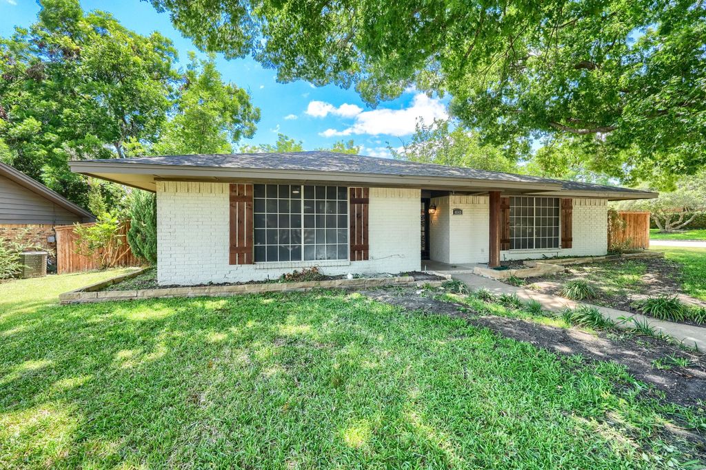 4049 Alicante Avenue, Fort Worth, TX 76133