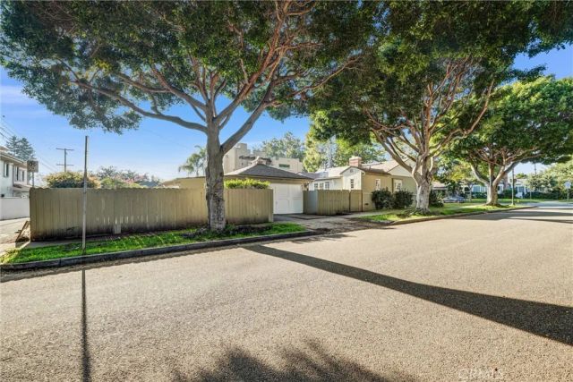 2832 Washington, Santa Monica, CA 90403