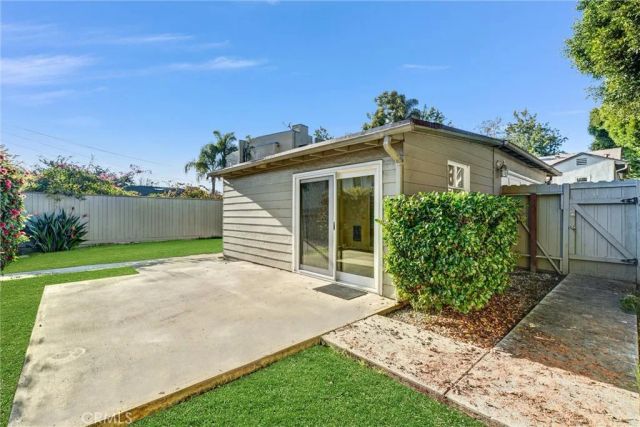 2832 Washington, Santa Monica, CA 90403